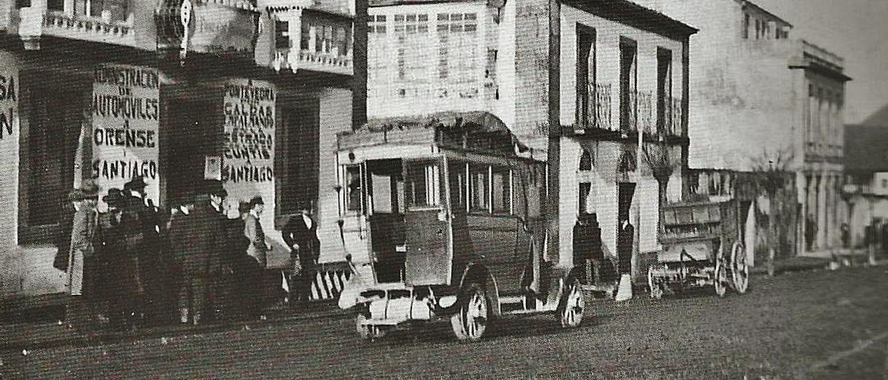 Parada de carrilanas na 
Casa do Ferrador, en 1925.
   | // LALÍN, 100 ANOS EN FOTOS