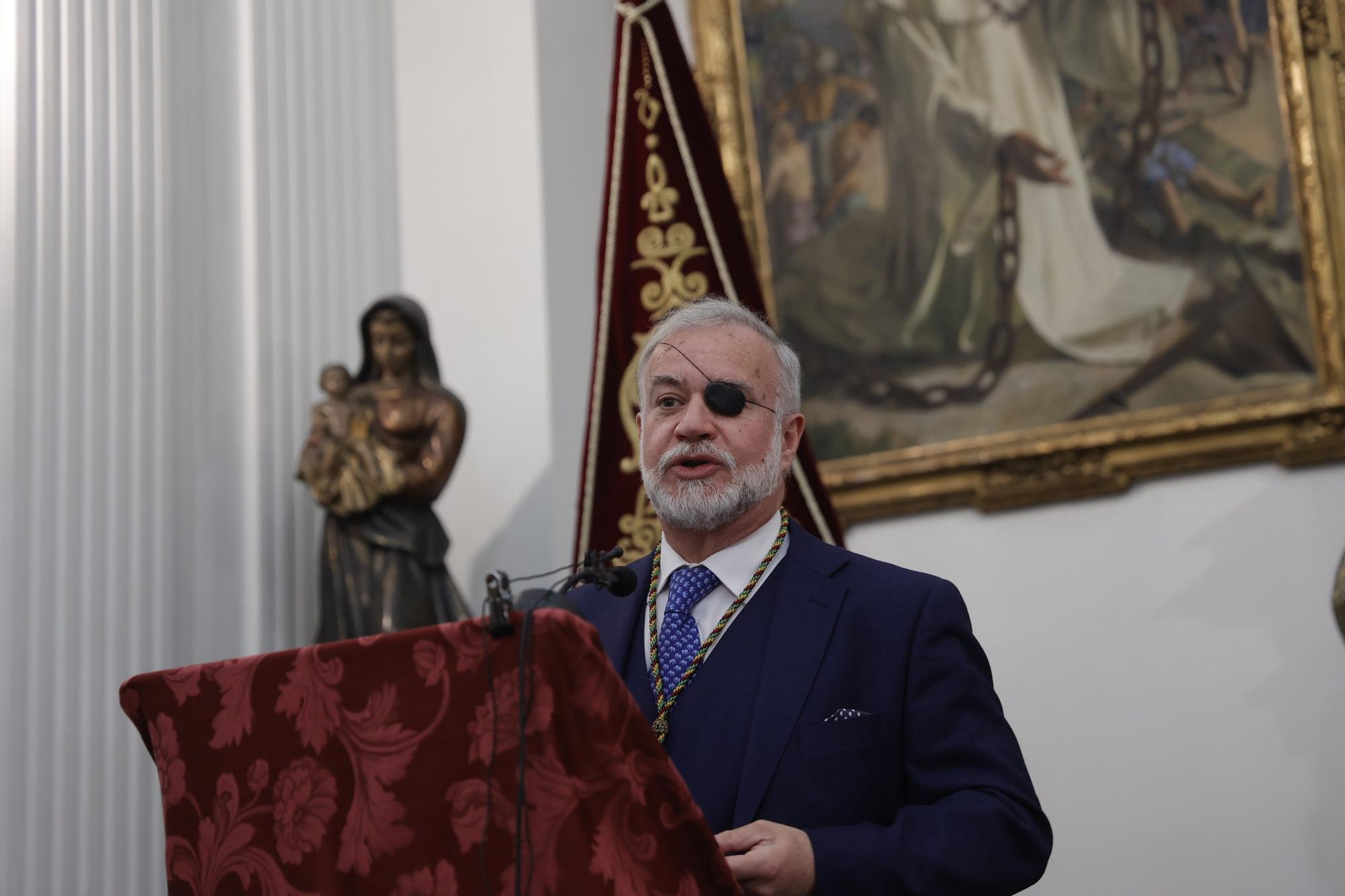 EN IMÁGENES: Así fue el pregón de Semana Santa de la Hermandad de los estudiantes en Oviedo