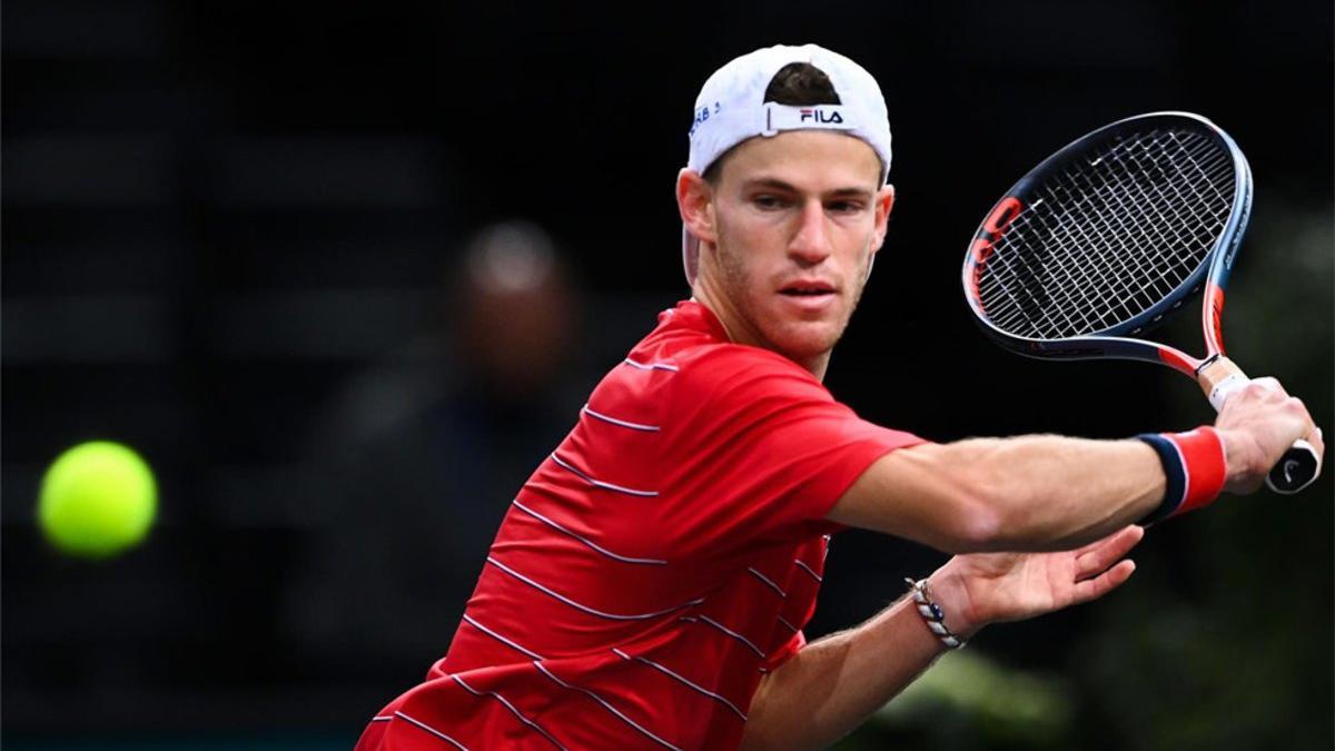 Diego Schwartzman devuelve la pelota al español Alejandro Davidovich