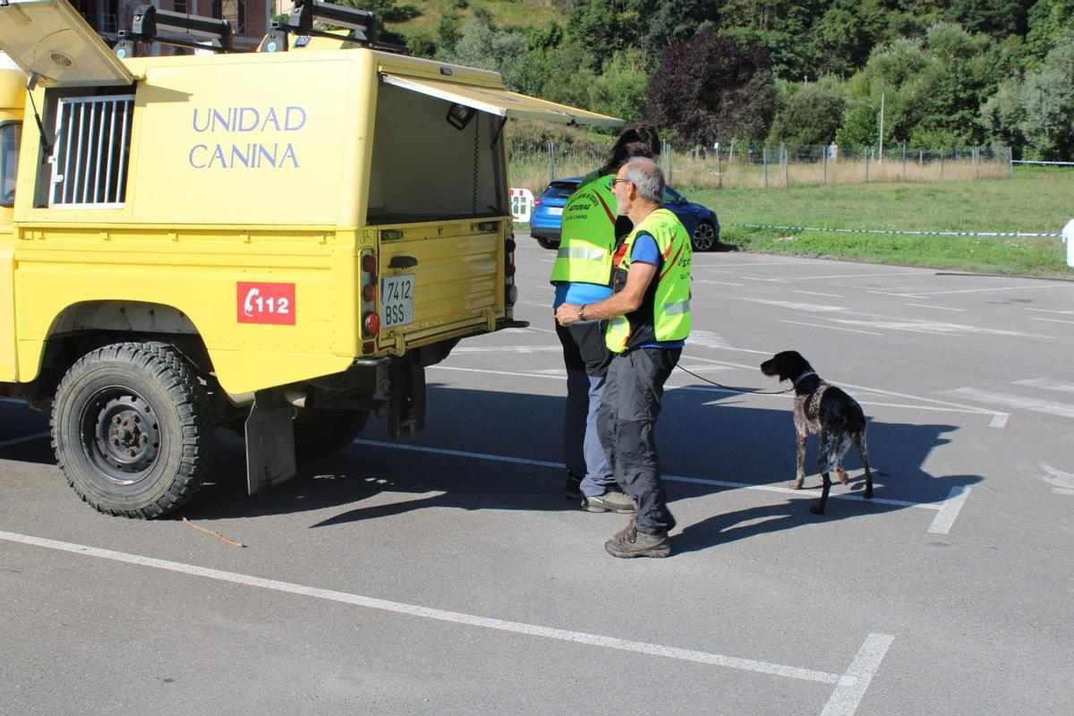 Así fue el rescate del hombre de 80 años desparecido en Laviana, encontrado esta mañana Así fue el rescate del hombre de 80 años desparecido en Laviana, encontrado esta mañana