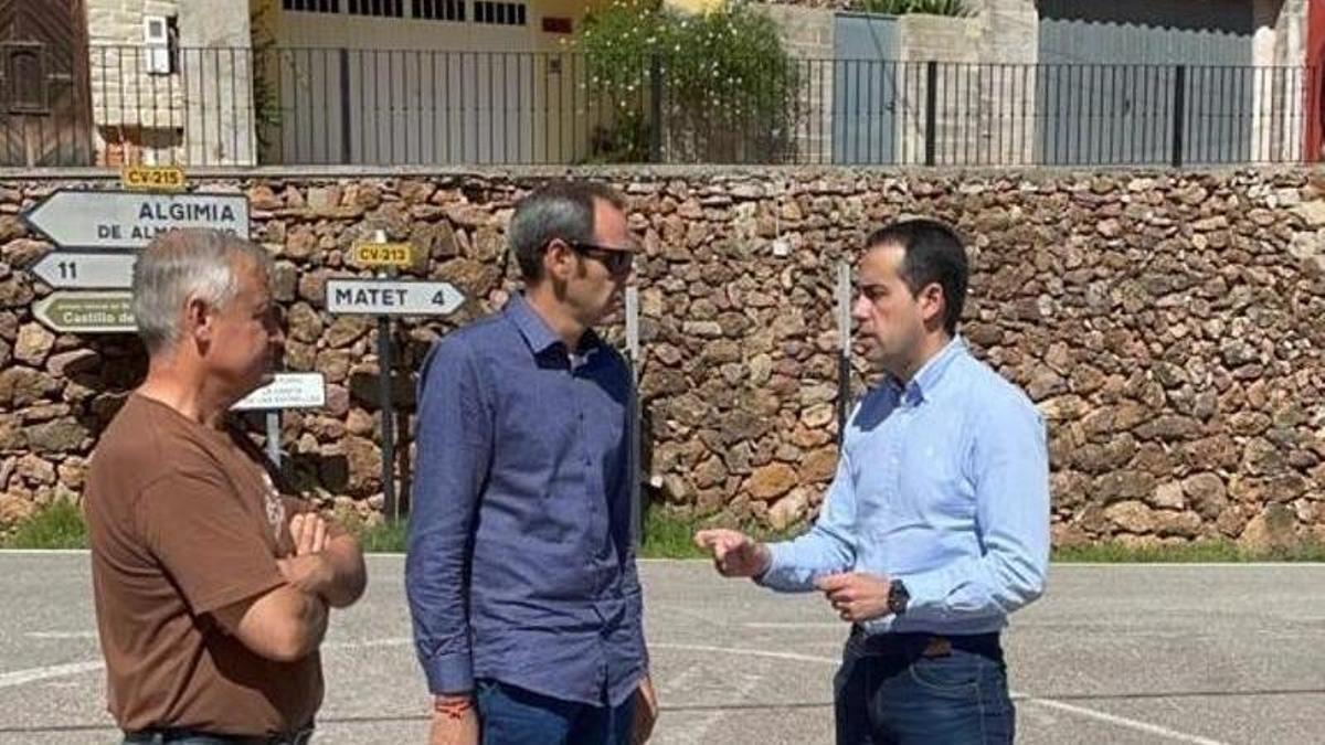 El vicepresidente responsable del área de Infraestructuras, Héctor Folgado, en su visita a las zonas viales a mejorar.