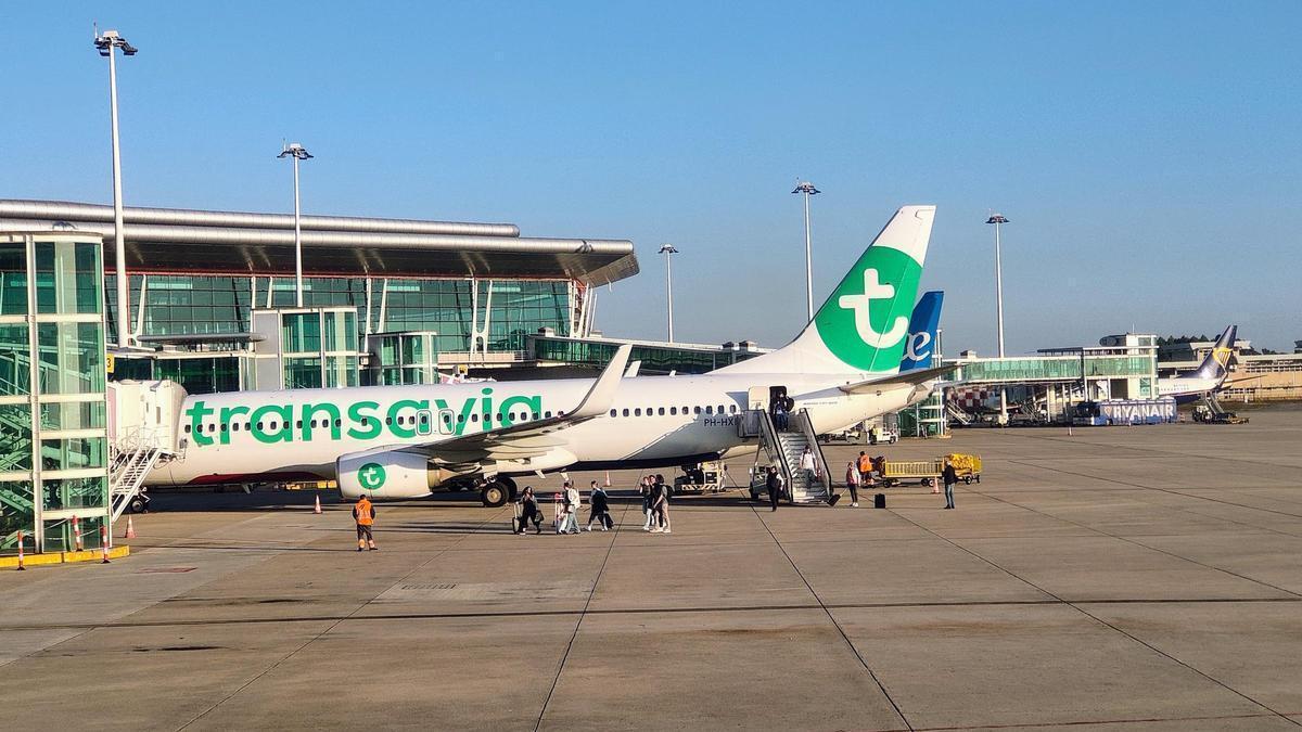 Un avión de Transavia en el aeropuerto de Oporto en una imagen de archivo
