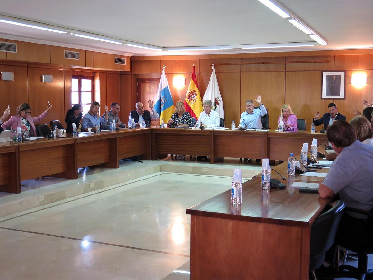 Celebración del Pleno en Tunte, este jueves.