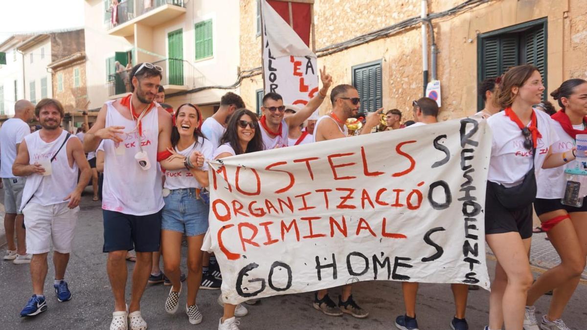 Jóvenes de Santa Maria respaldan a las dos activistas detenidas en la fiesta de las ‘colles’