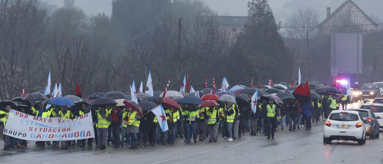 Trabajadores de Ganomagoga durante una de las protestas realizadas frente a la planta de Areas.