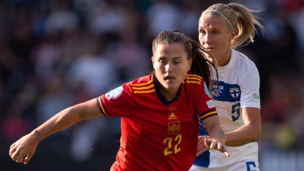 Claudia Pina debutó en un gran torneo con la absoluta en la Eurocopa del 2022