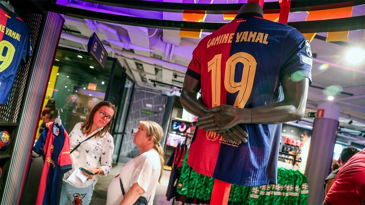 Locura en la tienda del Barça con la camiseta de Lamine Yamal
