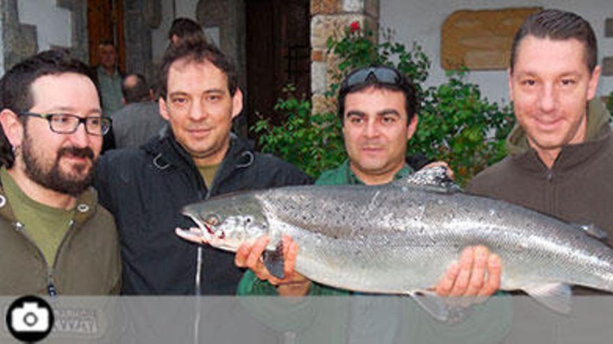 El campanu de Asturias pescado en el río Sella