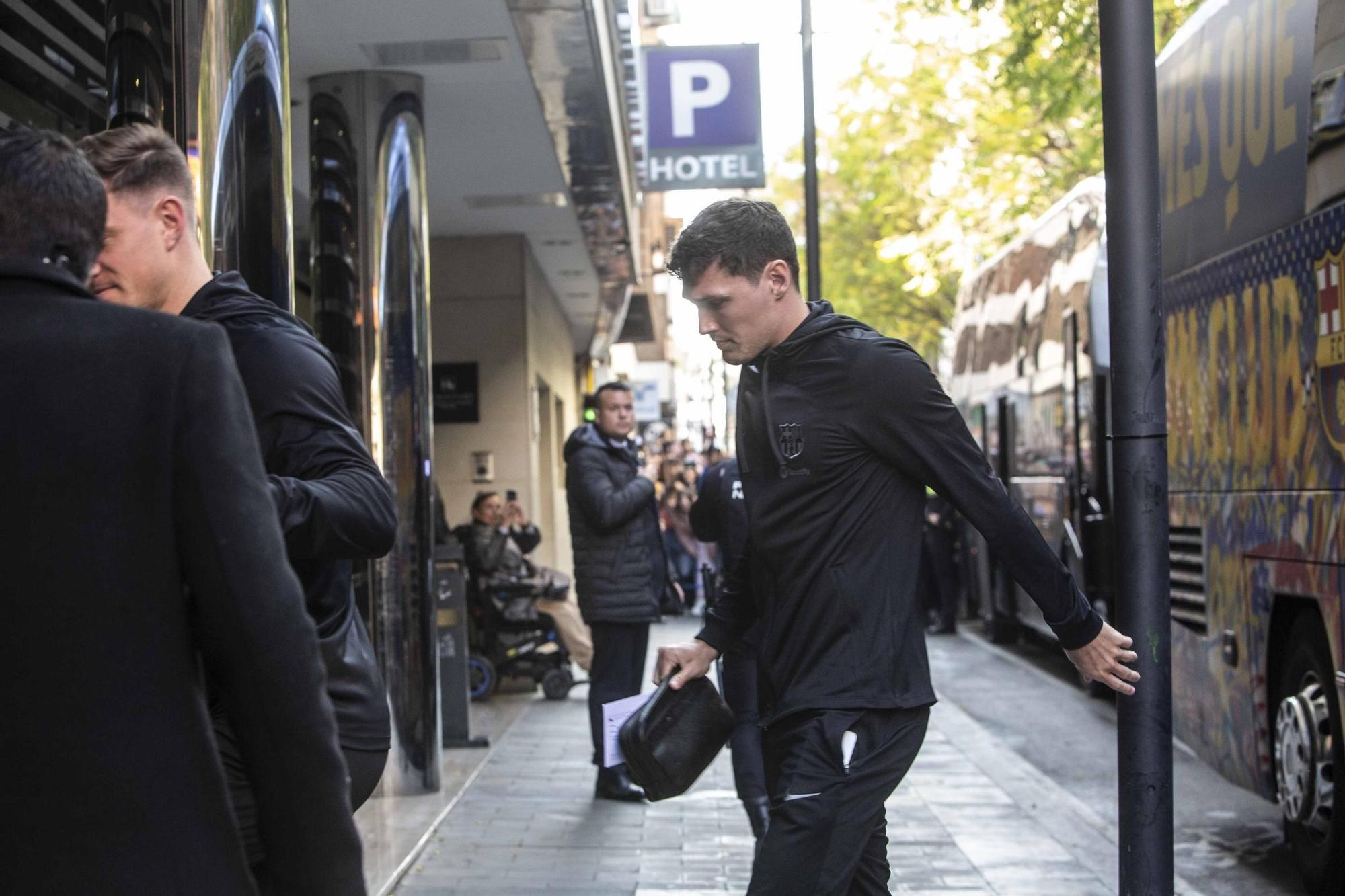 Gran expectación en Alicante por la llegada del Barça