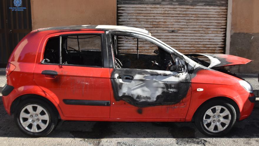 Detenido un alemán en Palma por prender fuego al coche de su expareja