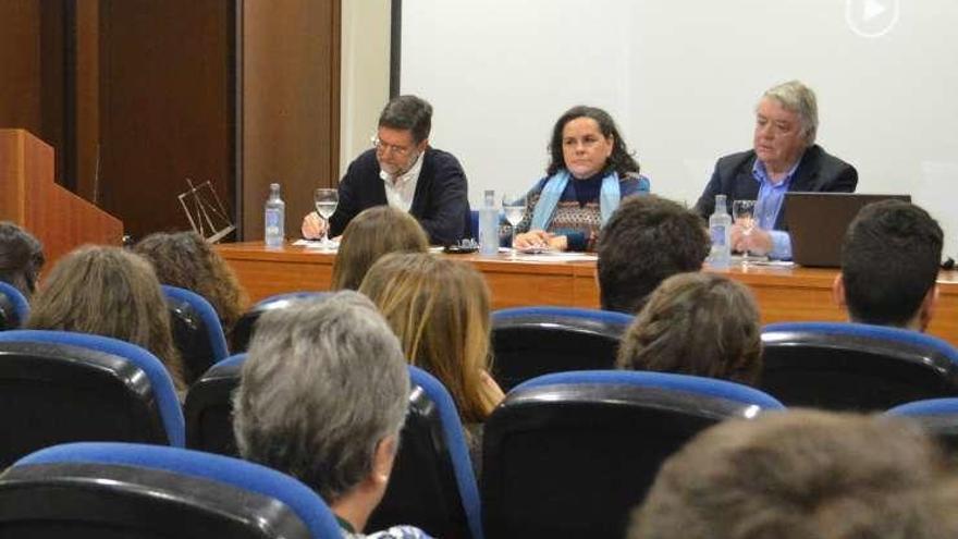 Charla de María Faraldo, Francisco Cerviño y González Mariñas.