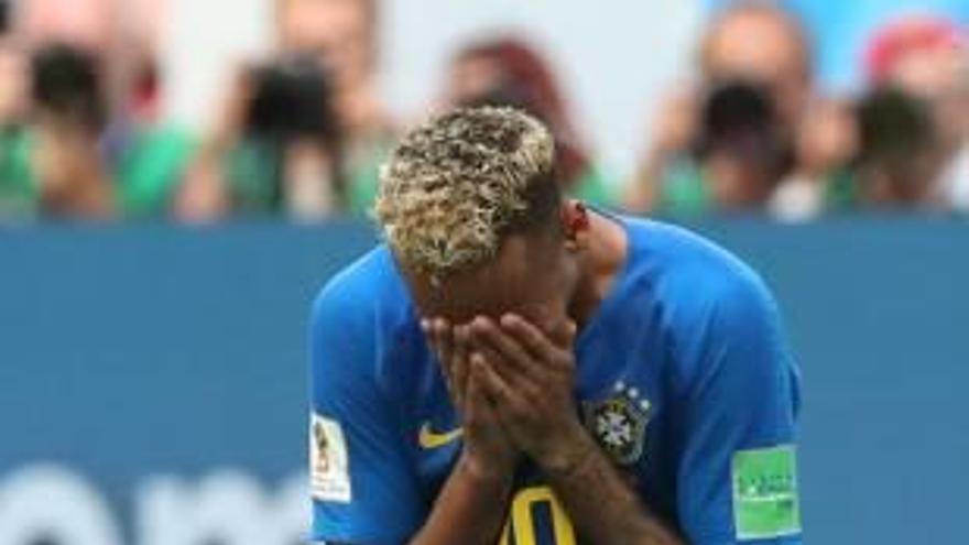 Neymar rompió a llorar al finalizar el partido.