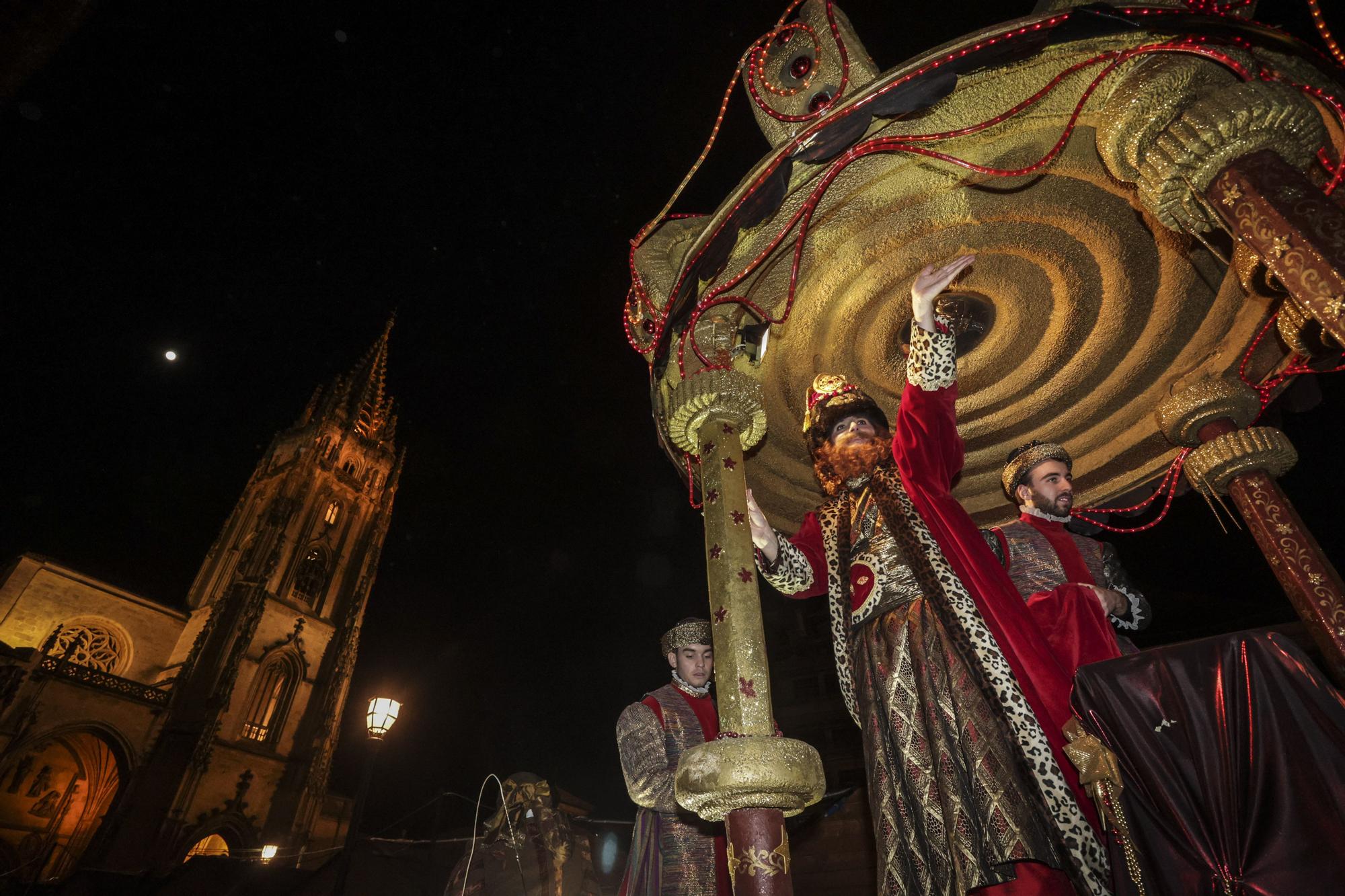 En imágenes: Así fue la multitudinaria cabalgata de Oviedo