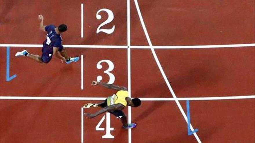 Gatlin hace humano a Bolt en su despedida