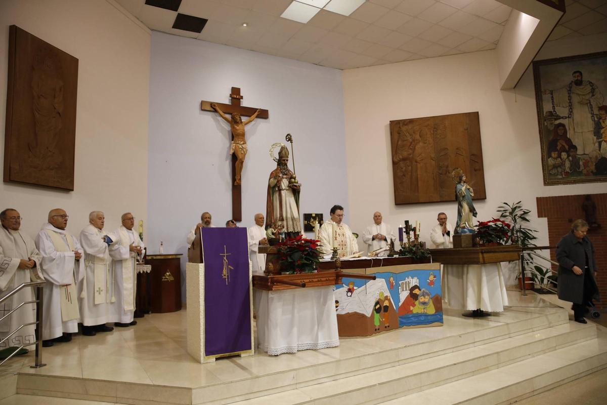 El Coto se echa a la calle para celebrar San Nicolás (en imágenes)