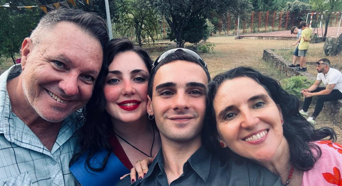 Iván Matusevich, con su mujer e hijos.