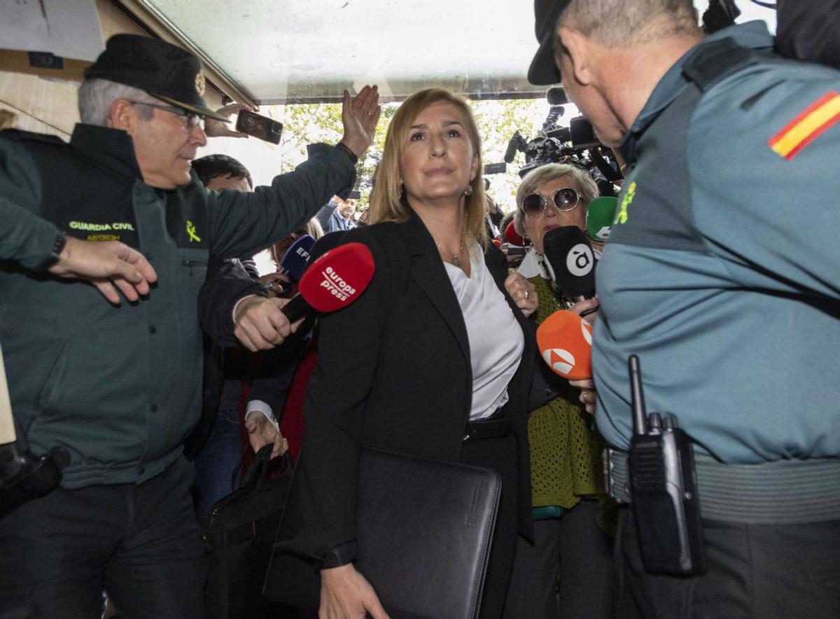 L’Audiència de València manté la imputació de l’exconsellera Pradas