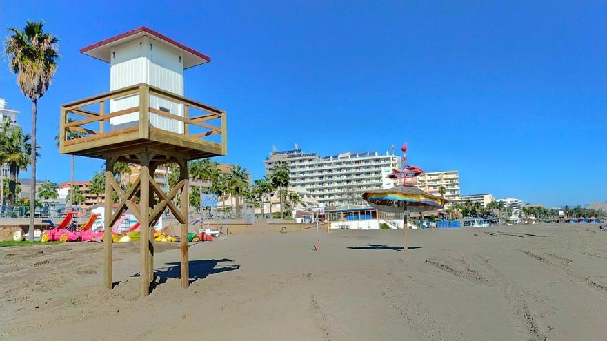 Torremolinos instala dos torres de vigilancia en la playa de La Carihuela