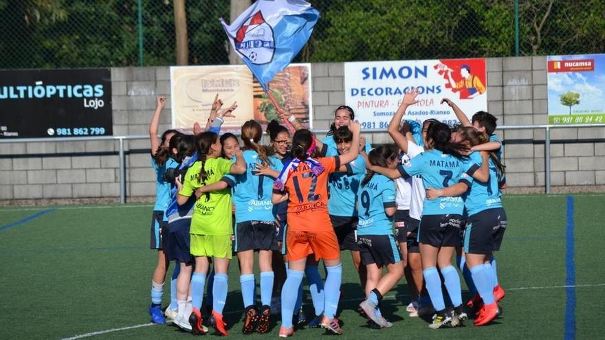 Las jugadoras del Matamá B celebran el ascenso.