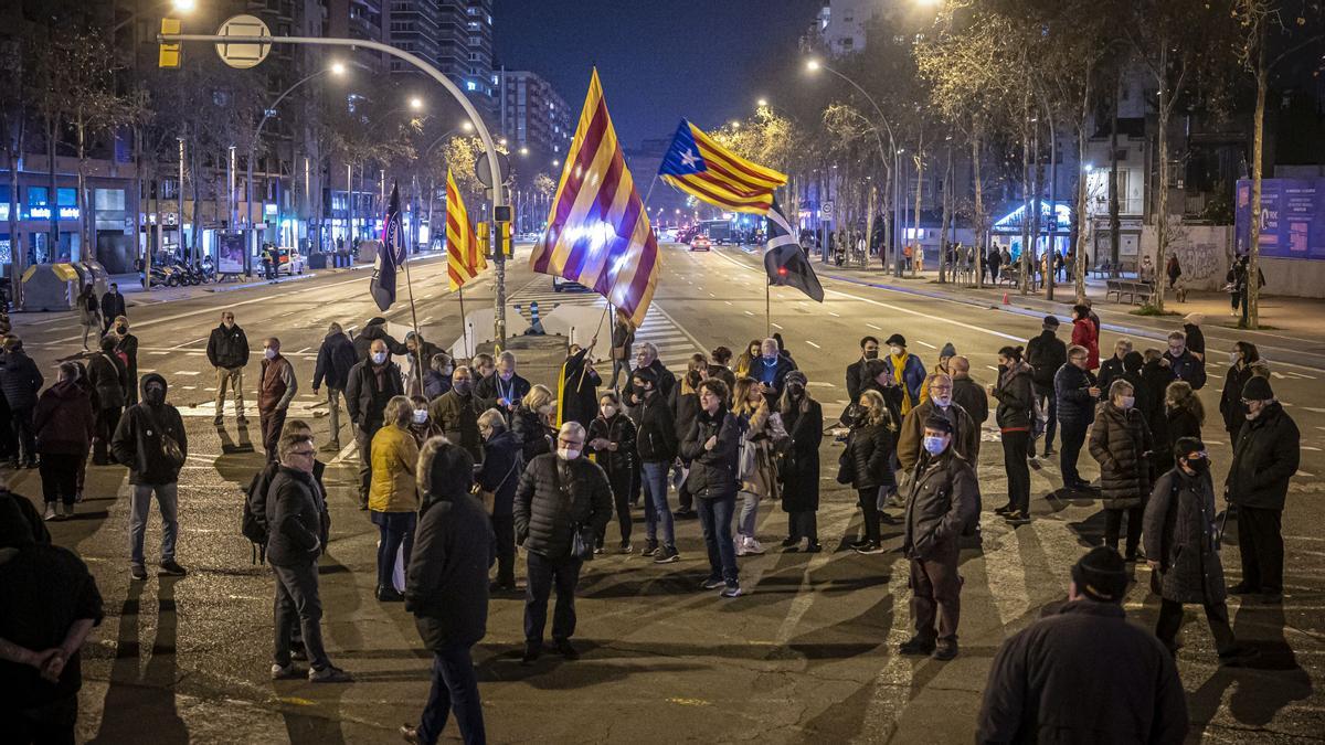 Barcelona 11/02/22 Política. Último corte independentista de la Meridiana. AUTOR: MANU MITRU