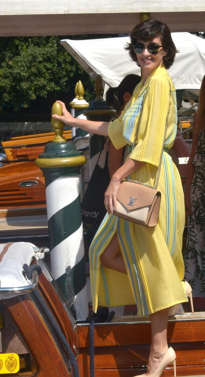 Paz Vega, con vestido de Ulyana Sergeenko en el Festival de Venecia