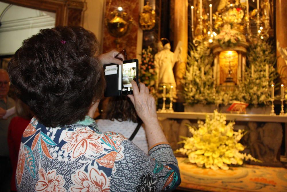 Homenaje de los Floristas a la Virgen de los Desamparados