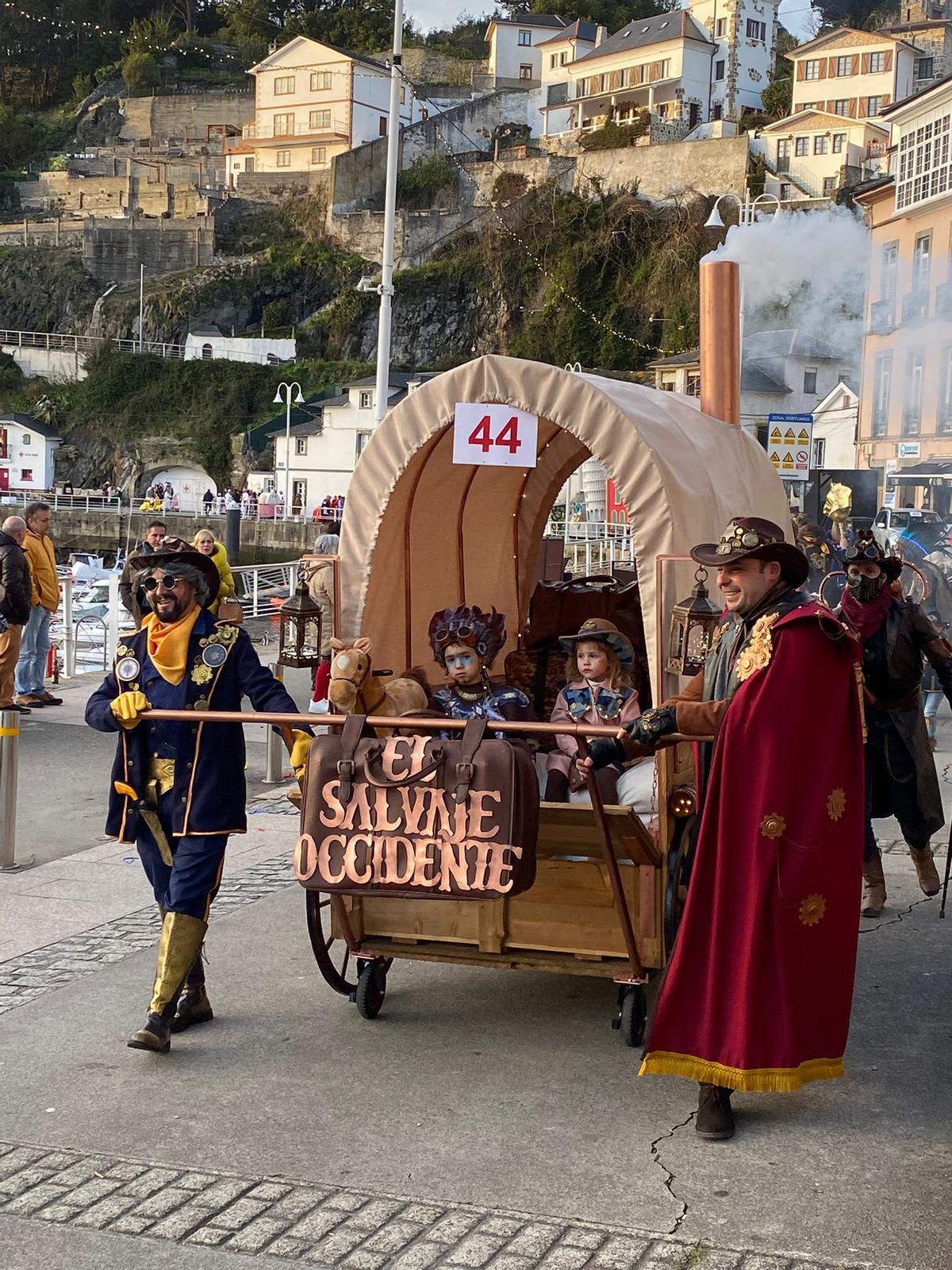 Luarca se llena de monumentos en un carnaval de récord