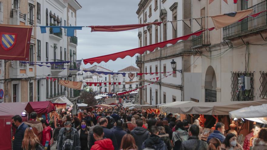Cáceres: multitudinario mercado medieval