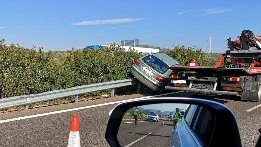 El tráfico recupera la normalidad en la A7 tras una colisión entre cuatro coches en la Vall d&#039;Uixó