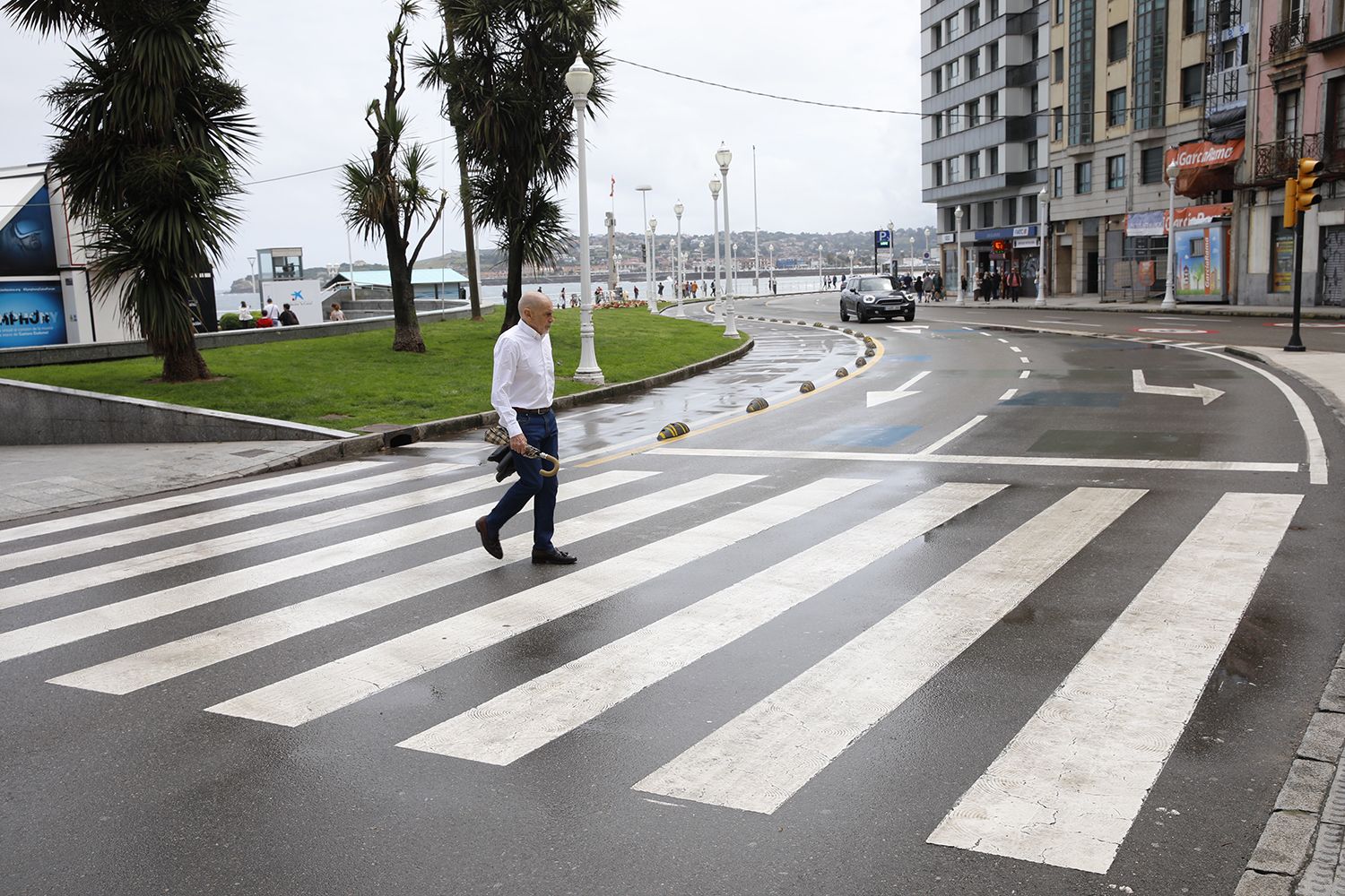 En imágenes: así ha sido la reapertura al tráfico del "cascayu" de Gijón