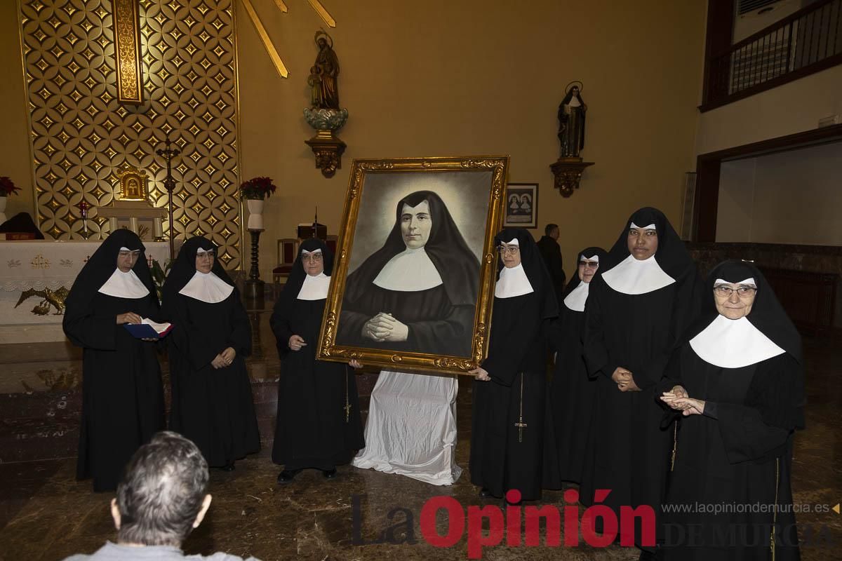 Así ha sido el traslado del cuatro y la reliquia de Santa Teresa de Jornet desde el Asilo hasta la Parroquia de la Concepción en Caravaca