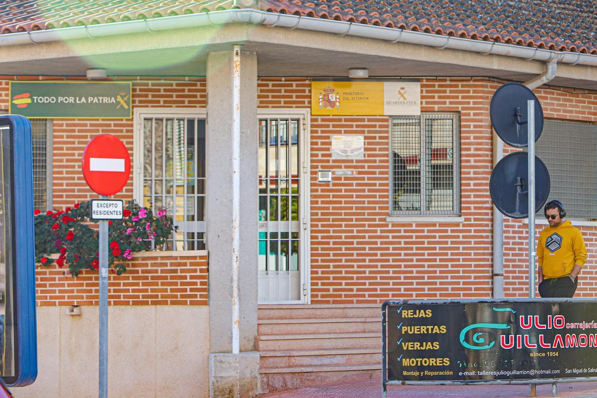 Dependencias de la Guardia Civil en San Miguel de Salinas.