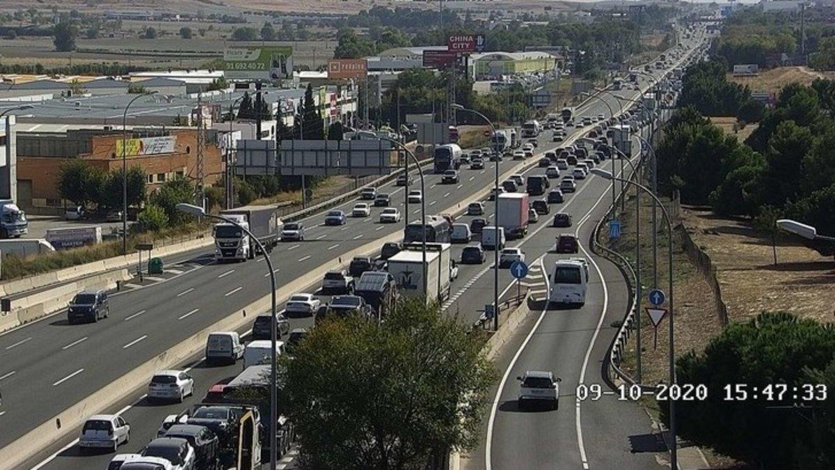 La A-4 a la salida de Madrid el viernes de inicio del puente del Pilar del 2020, el 9 de octubre, poco antes de decretarse el estado de alarma