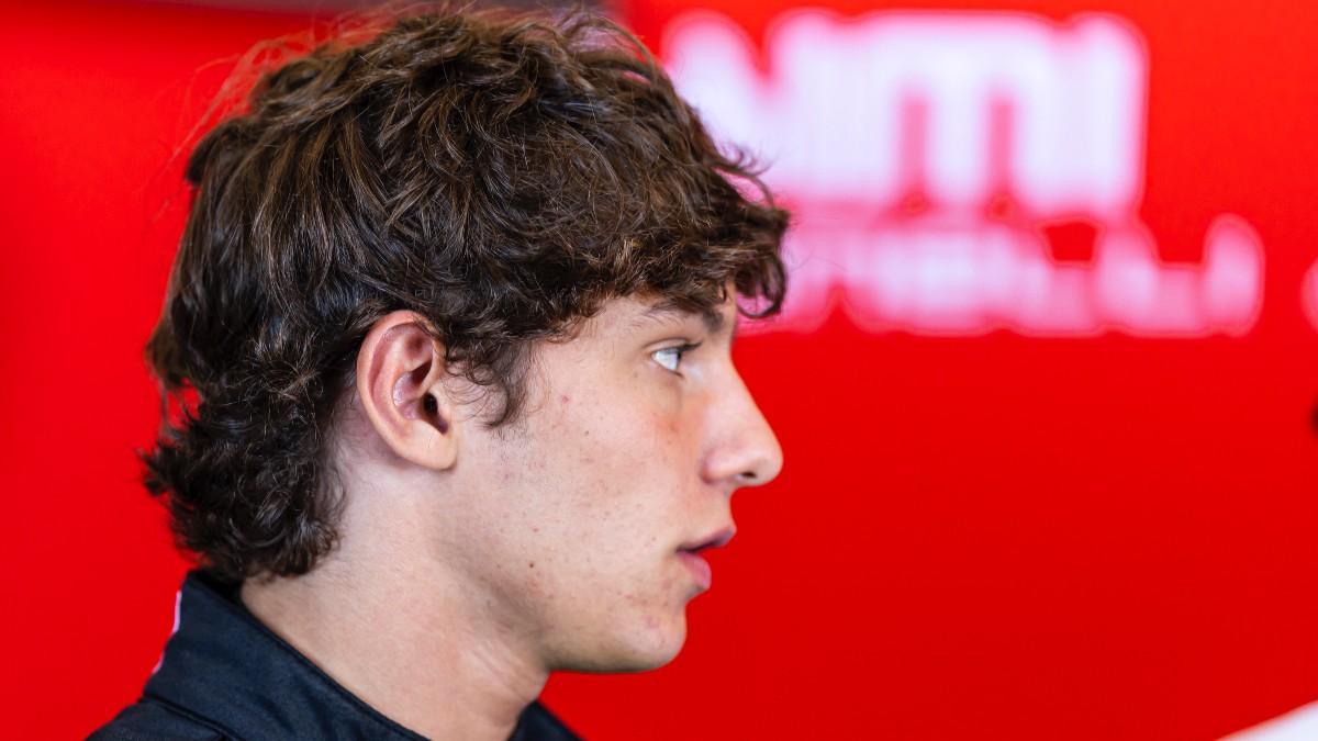 Kimi Antonelli, en el box del Prema de F2