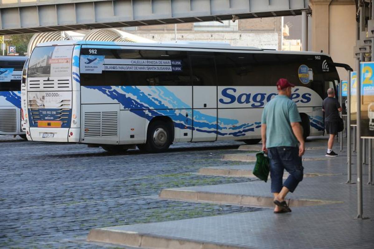 Buses interurbanos en la Estació del Nord y Barcelona