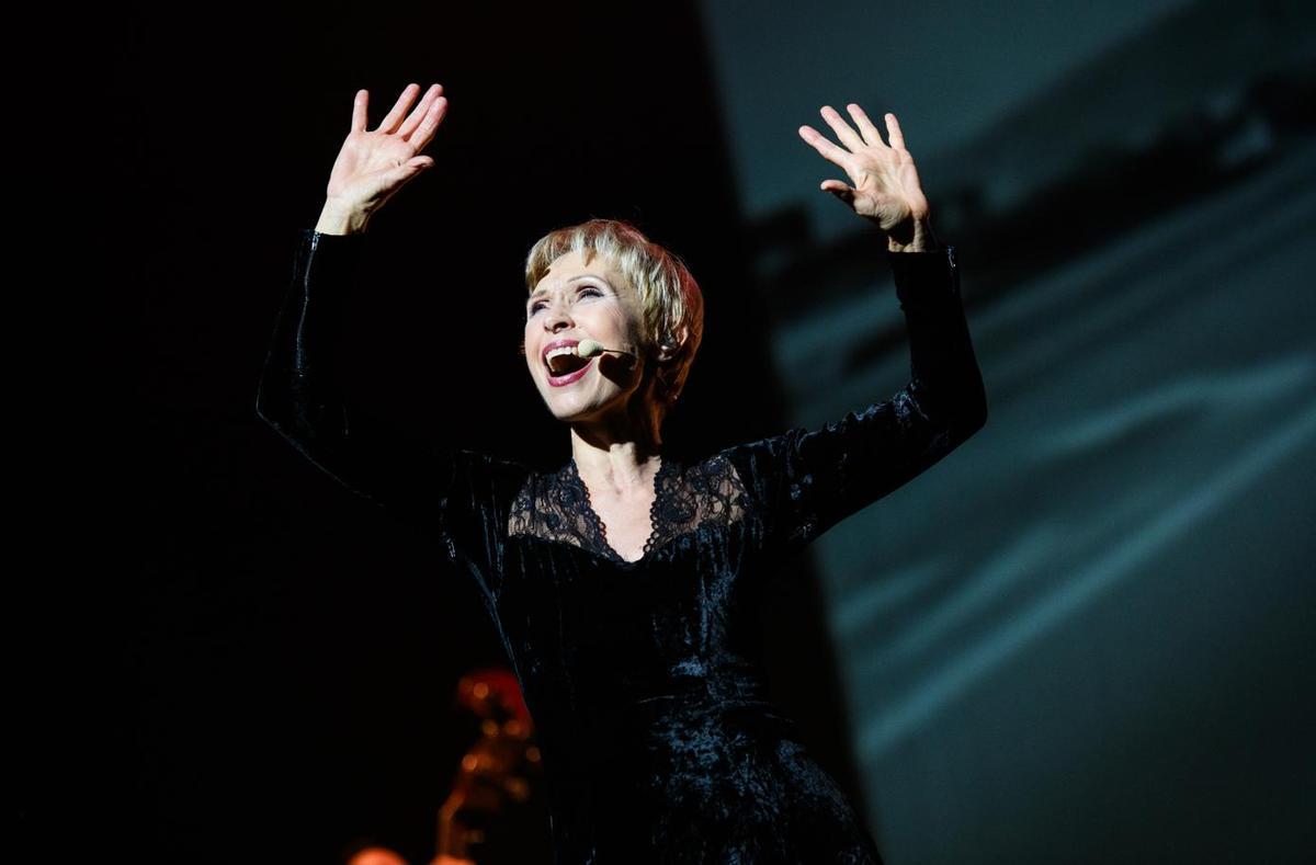 Nathalie Lermitte, durante una función de "Piaf! The Show".
