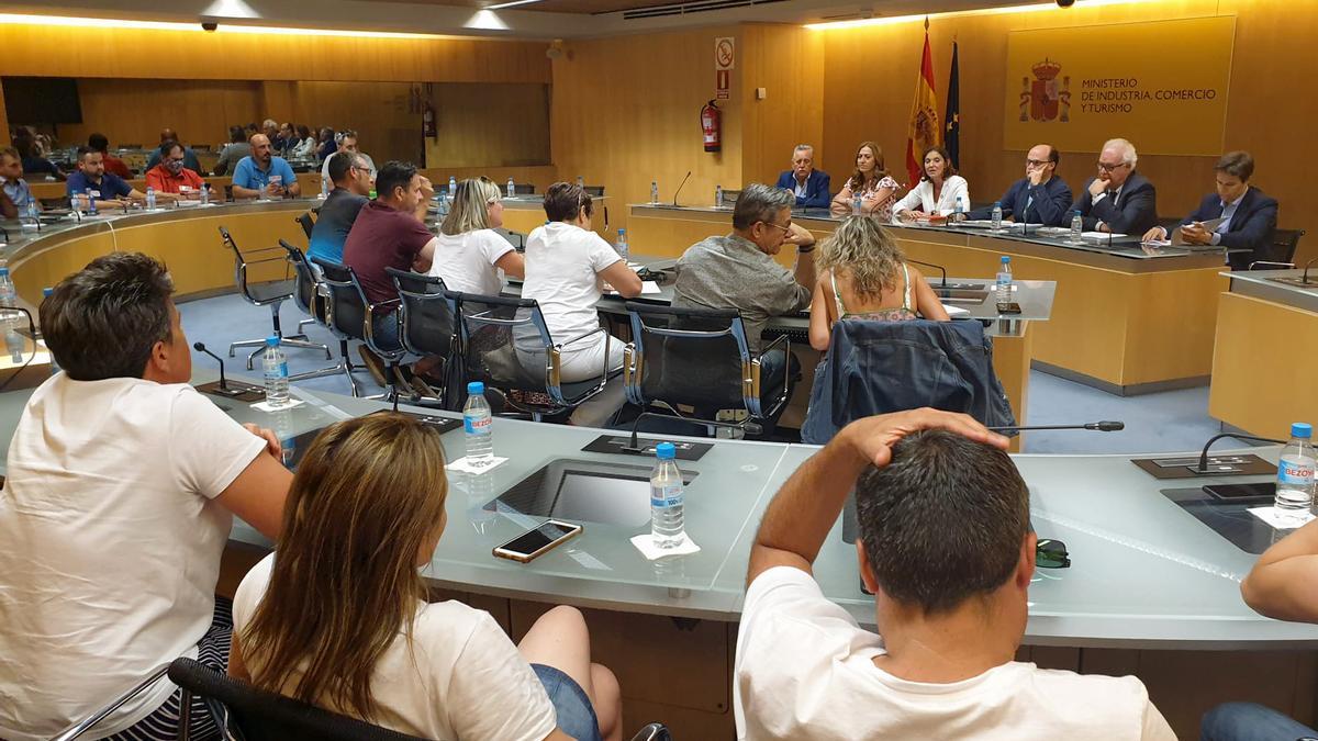 Representantes de los trabajadores de Siro, en una reunión con el Ministerio de Industria