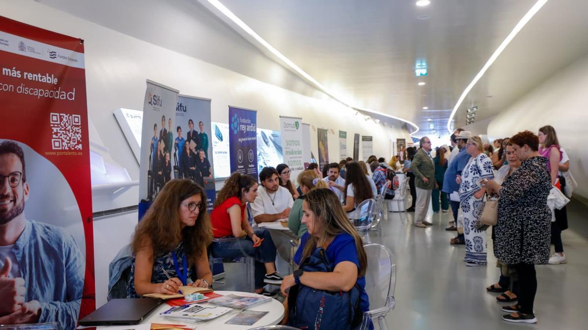 La feria ha confregado a numerosas personas.