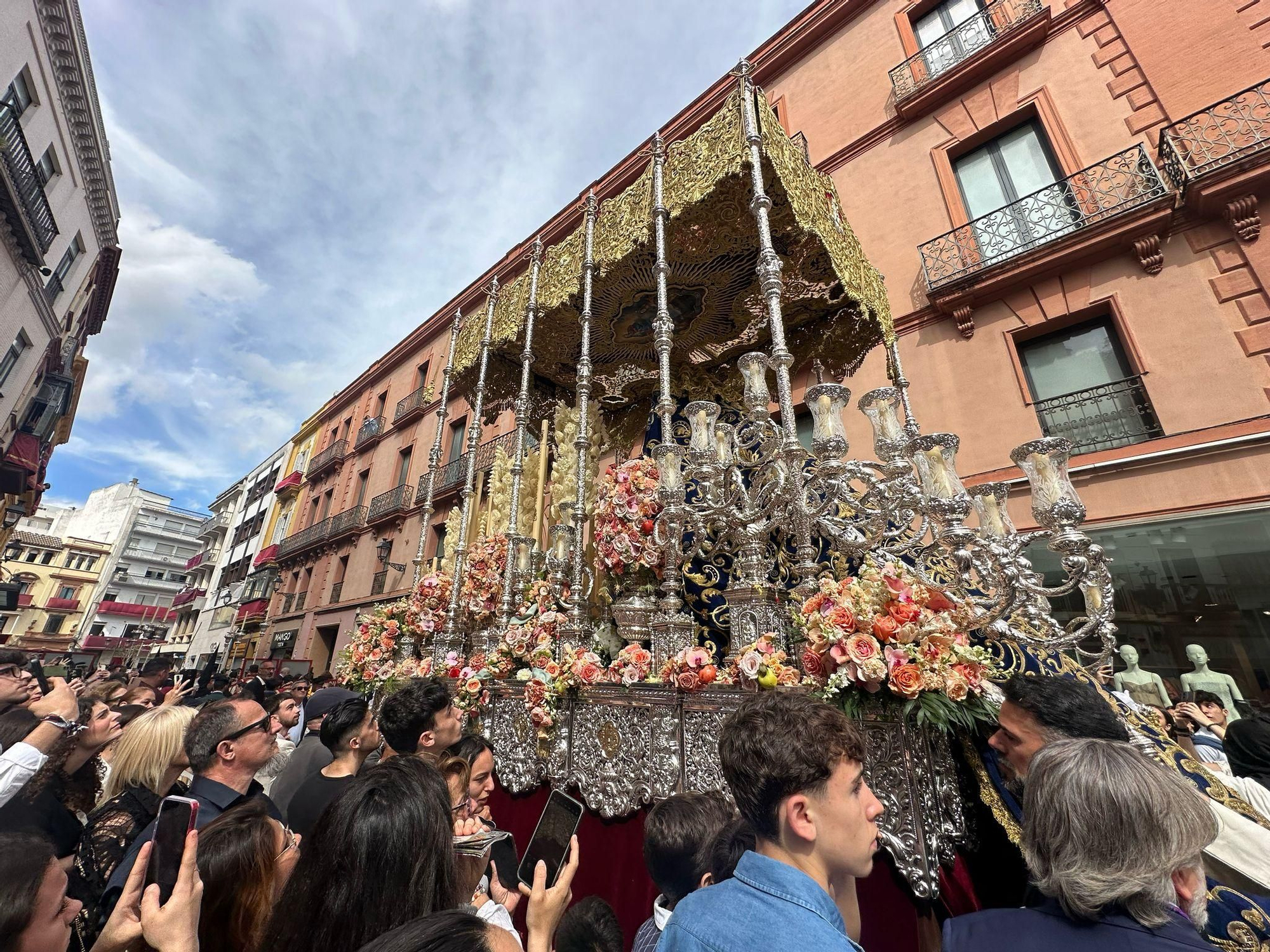 La Virgen del Rosario