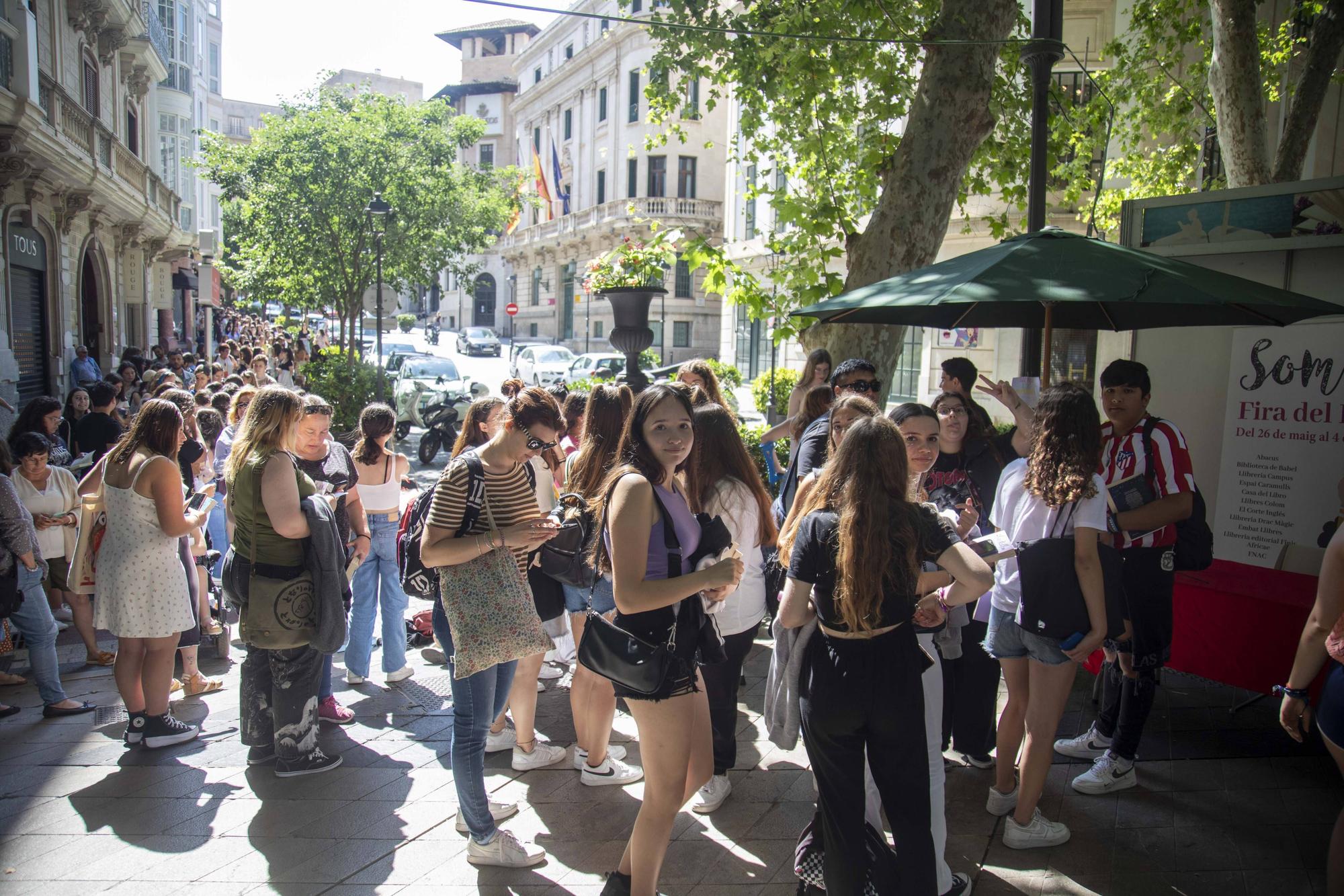 La literatura juvenil «avala el futuro del libro en papel»