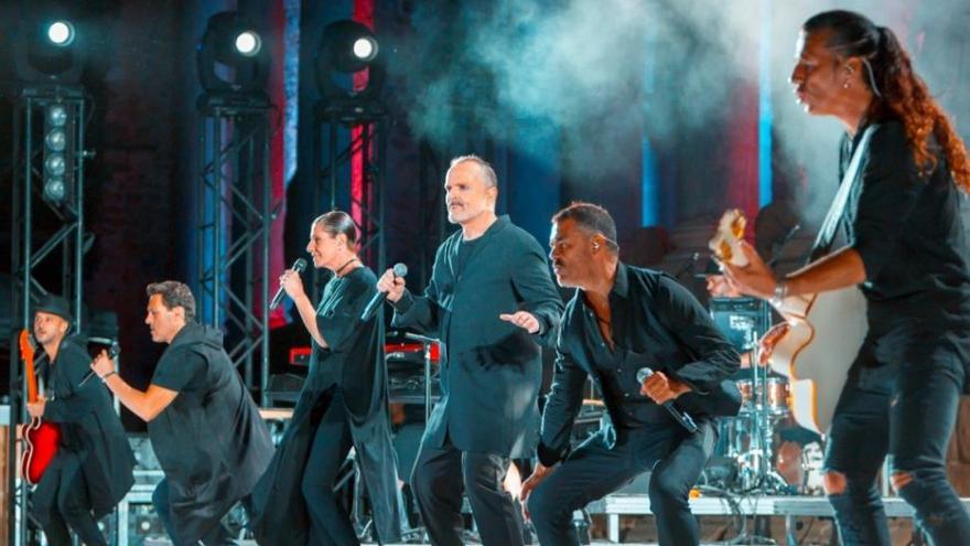 Miguel Bosé despide su gira española ante un abarrotado Teatro Romano de Mérida