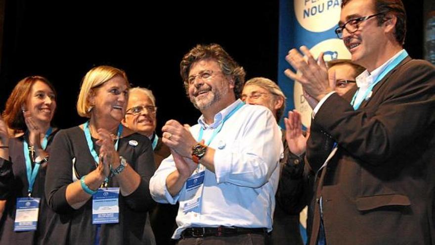 Antoni Castellà, al centre, amb Núria de Gispert a l&#039;esquerra