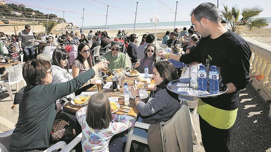 Los hosteleros de Castellón esperan una buena Pascua, pero les falta personal