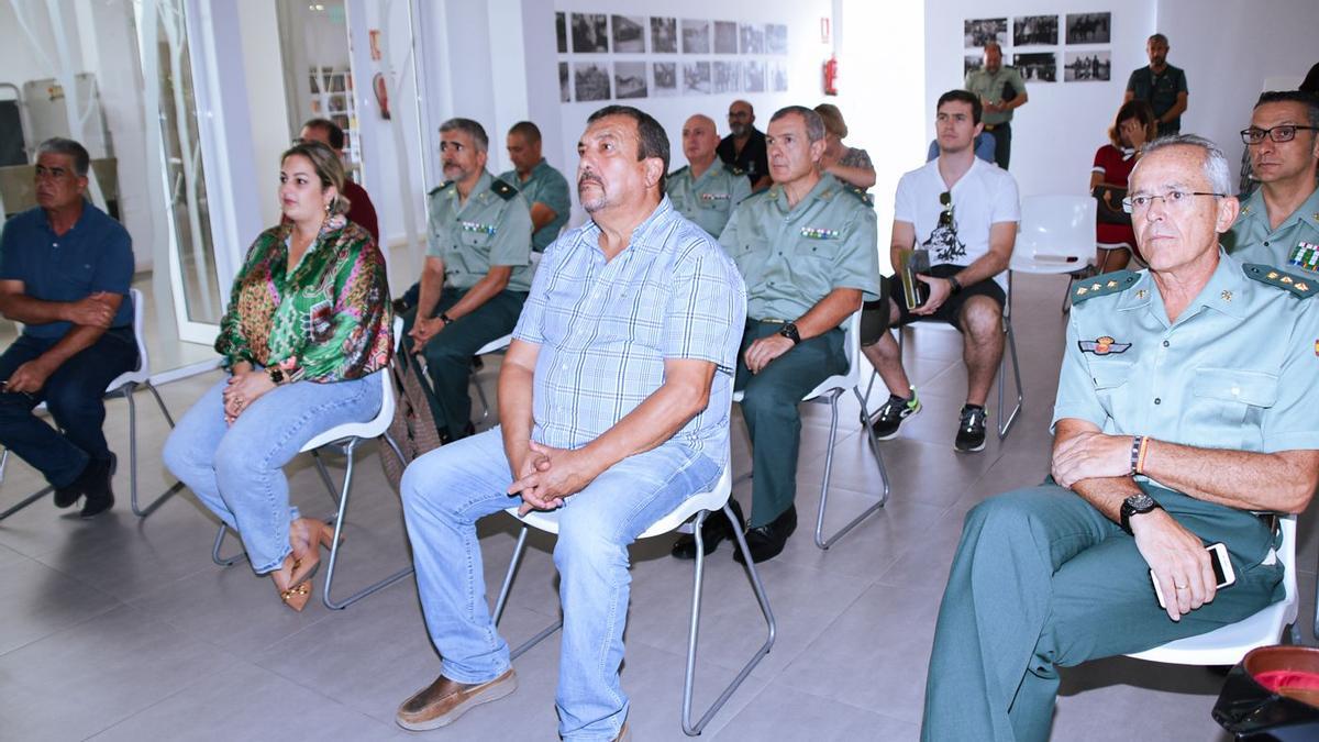 Conferencia en el Centro Cívico de Costa Teguise sobre la historia de la Guardia Civil.