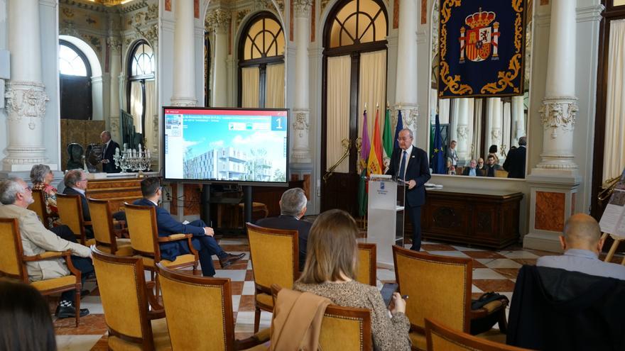 De la Torre acusa al PSOE de &quot;vender humo&quot; con su propuesta de construir 10.000 VPO