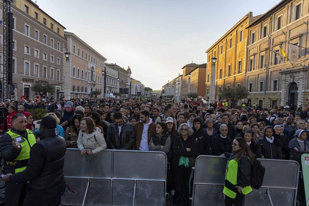 El funeral del papa Francisco en la Plaza de San Pedro del Vaticano, en imágenes