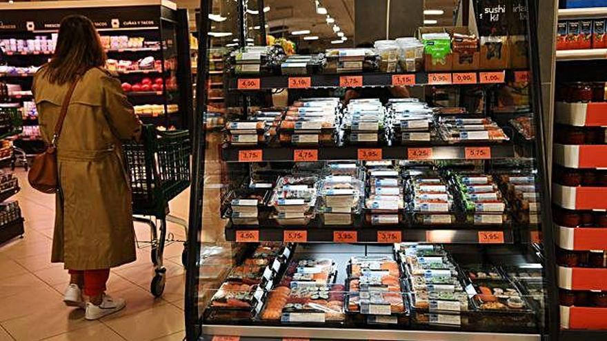 Stand con sushi en el establecimiento de Mercadona del Papagayo, en A Coruña, ayer.