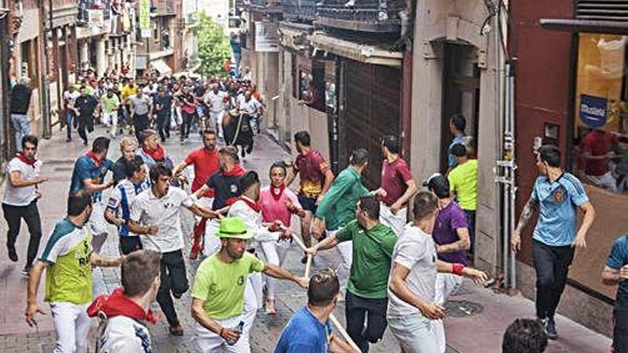 El Toro Enmaromado de 2019, Patriarca, en la carrera de la calle la Rúa.