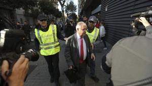 Andreu Viloca llega a la sede de CDC el pasado jueves para participar en el registro judicial.