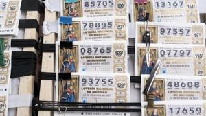 Archivo - Varios décimos de la administración de lotería Doña Manolita, a 2 de noviembre de 2021, en Madrid